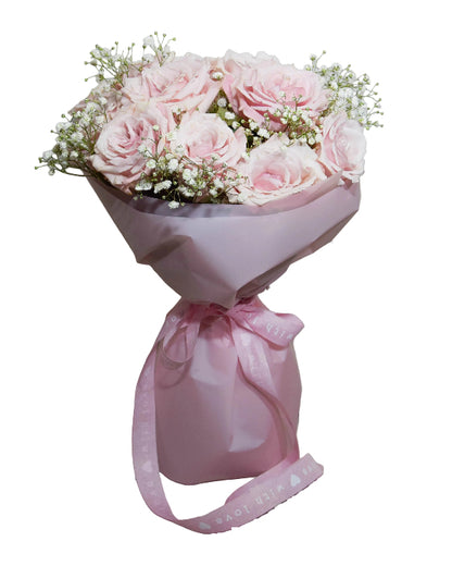 Pudrowe RÓŻE z białą gipsówką. Minimalizm i estetyka w jednym.